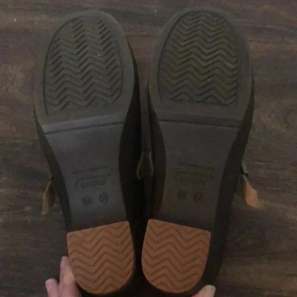 CROCS Women's Sarah Suede Buckle Slip on Mules Clogs  heels Brown Women … - Picture 7 of 10